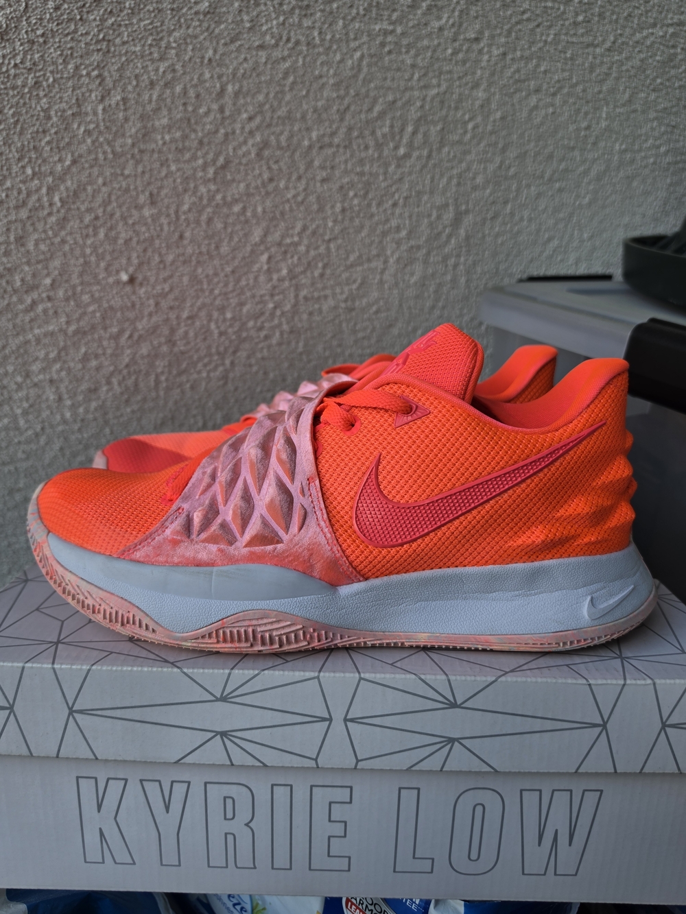 Nike Kyrie Low Hot Punch Basketball Shoes - Size 9